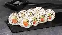 Филадельфия с копченым лососем в кунжуте меню Sushi Master